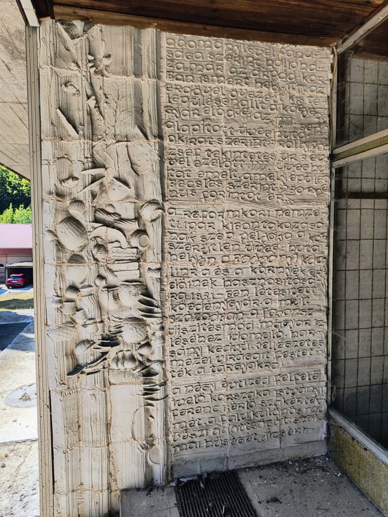 Porcelánfal, gyári irodaház bejárata, Hollóháza, 1977