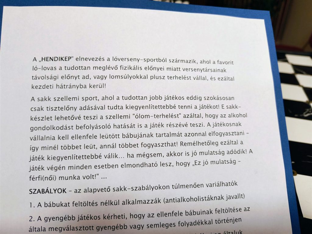 Nyomtatott, magyar nyelvű lap „HENDIKEP” címmel, amely a készlethez tartozó játékszabályt ismerteti.