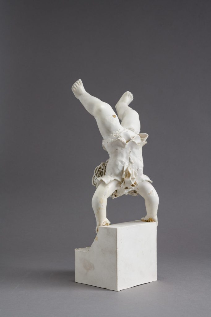Cirkuszi mutatványok, fehér porcelánfigura