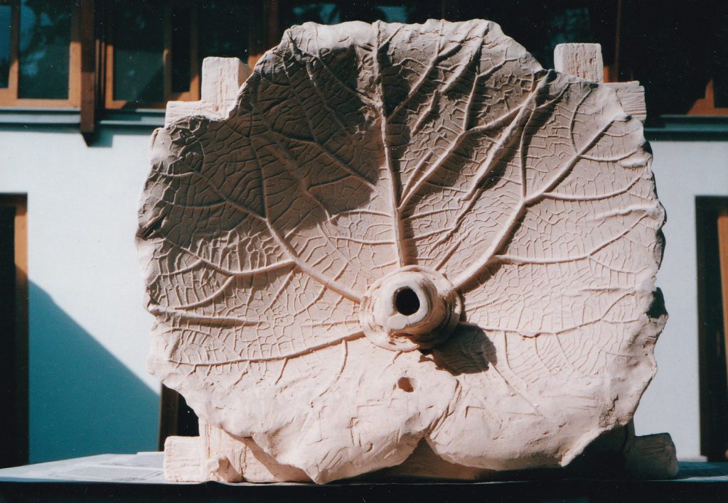 A levélforma nyersen, égetés előtt, 2002.